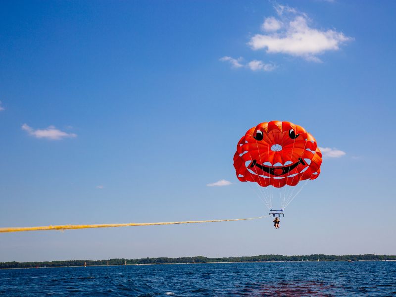 Parachute ascensionnel sur le lac de Biscarrosse